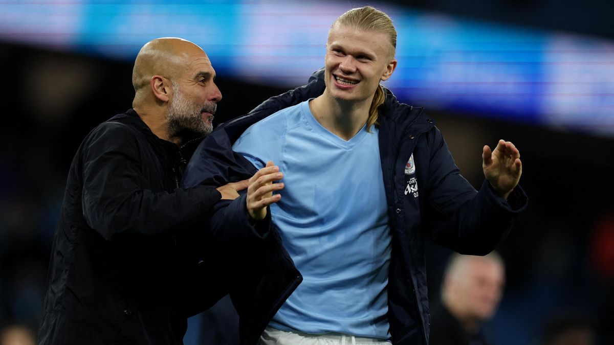 Haaland nic netají. Ukázal, jak v přítmí relaxuje po báječném výkonu